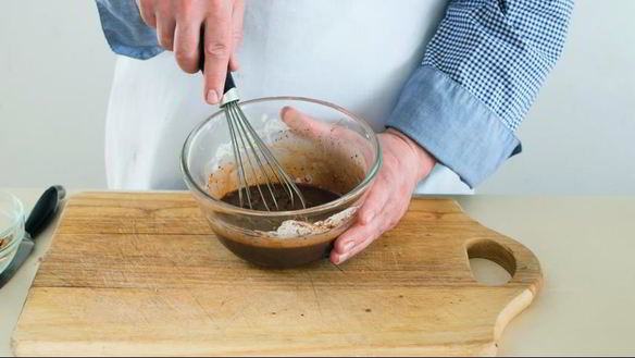 ШАГ 2. быстрые булочки с шоколадом и орехами