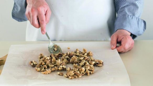 ШАГ 4. быстрые булочки с шоколадом и орехами