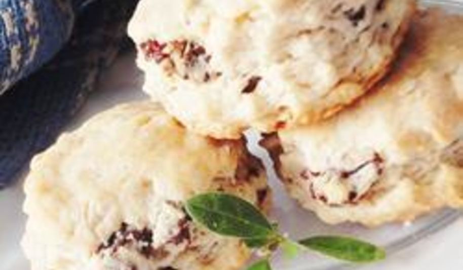 Рецепт быстрые сметанные булочки с изюмом и корицей