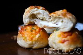 Дрожжевые булочки с сыром