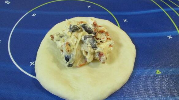 ШАГ 9. итальянские булочки с томатами и сыром