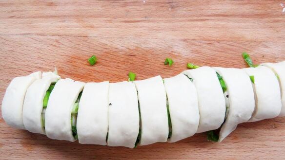 ШАГ 10. китайские паровые булочки с зеленым луком