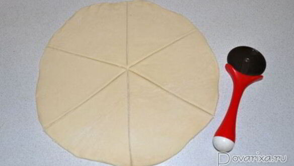 ШАГ 2. круассаны с сыром и ветчиной