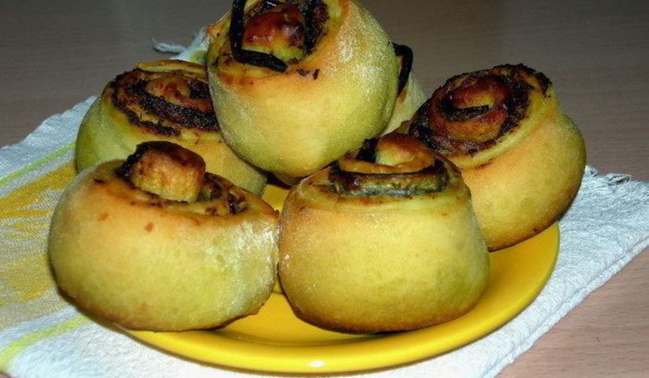 Рецепт пикантные булочки с начинкой из песто и баклажанов