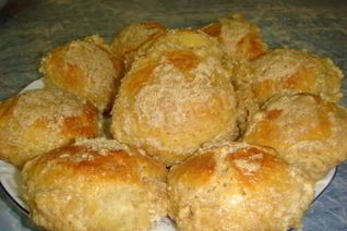 Пышные булочки в сливочном соусе