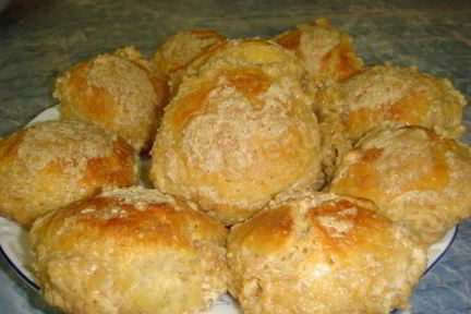 Пышные булочки в сливочном соусе