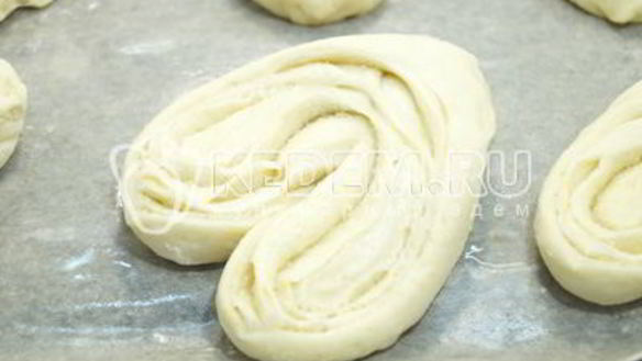 ШАГ 12. сдобные булочки плюшки