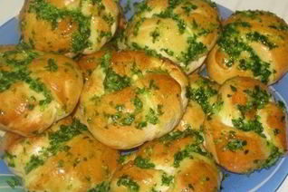 Сырные пампушки с чесноком