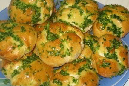 Сырные пампушки с чесноком