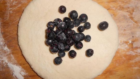 ШАГ 2. ванильно-маковые булочки с творогом и черникой