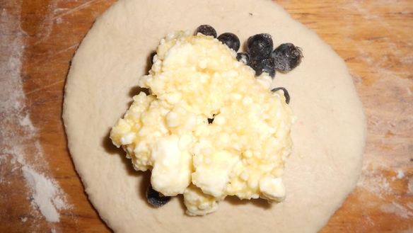 ШАГ 3. ванильно-маковые булочки с творогом и черникой