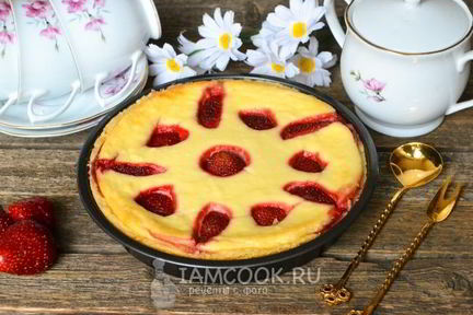 Ватрушка с клубникой