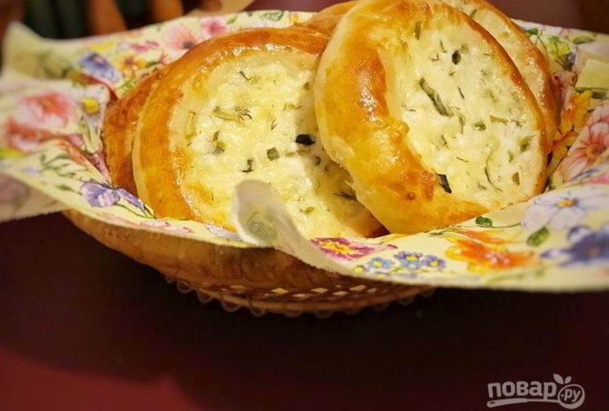 Ватрушки с сыром и зеленью