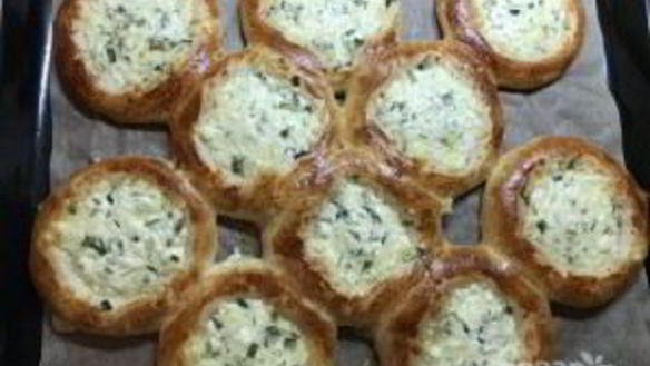 ШАГ 12. ватрушки с сыром и зеленью