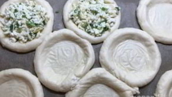 ШАГ 10. ватрушки с сыром и зеленью