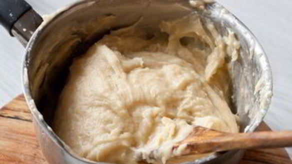 ШАГ 3. заварные булочки с беконом и зеленью