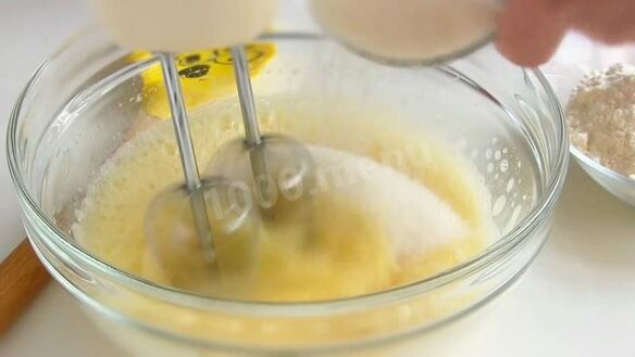 ШАГ 3. быстрый яблочный рулет