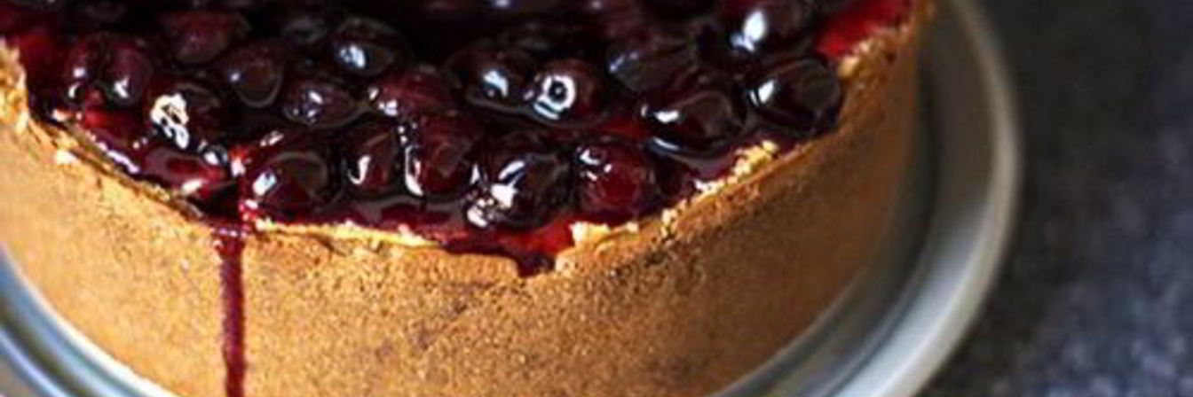 Чизкейк Нью-Йорк с вишней и крекером