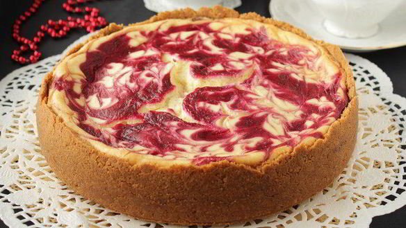 ШАГ 10. чизкейк с маскарпоне и брусничным соусом