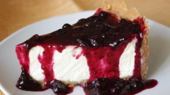 ШАГ 10. чизкейк с топпингом из голубики