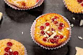 Чизкейки с белым шоколадом и клюквой