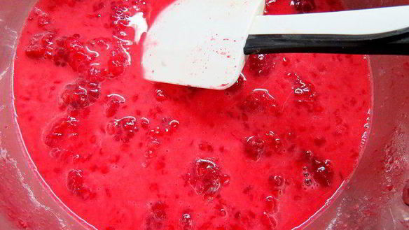 ШАГ 13. фисташковый чизкейк с малиной