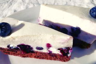 Летний чизкейк с рикоттой и голубикой без выпечки