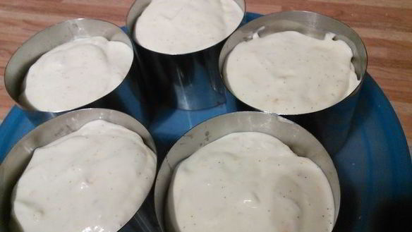 ШАГ 5. мини-чизкейк из козьего сыра с малиной