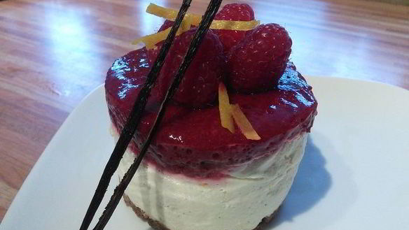 ШАГ 9. мини-чизкейк из козьего сыра с малиной