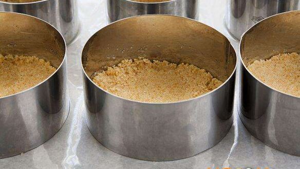 ШАГ 2. порционные чизкейки с киви и фисташками