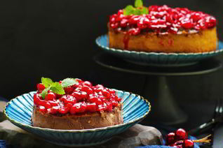 Шоколадный чизкейк с желированной вишней