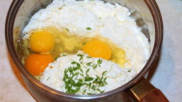 ШАГ 3. сырный чизкейк с крабовыми палочками