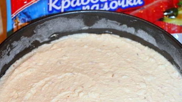 ШАГ 5. сырный чизкейк с крабовыми палочками