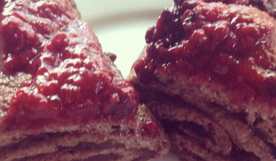 Рецепт диетический рулетик с ягодами