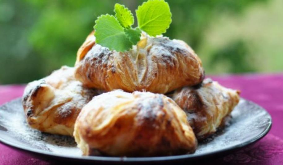 Рецепт французские слойки с брусникой и сливами