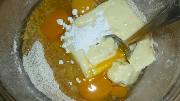 ШАГ 4. фруктовый кекс с сушеной клюквой и орехами