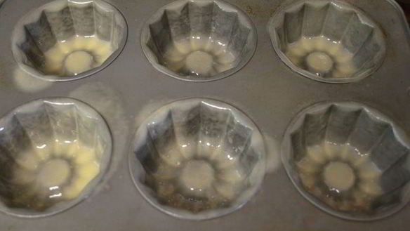 ШАГ 3. капкейки бостон с кремом и шоколадной глазурью