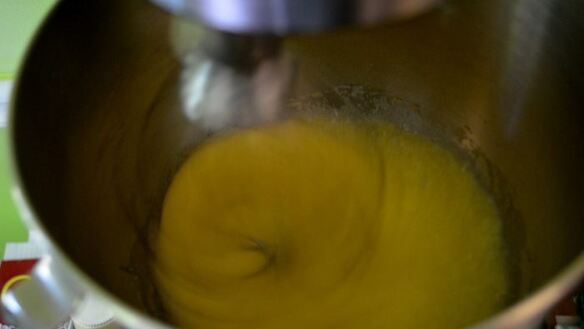 ШАГ 4. капкейки бостон с кремом и шоколадной глазурью