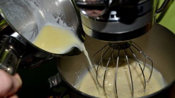 ШАГ 5. капкейки бостон с кремом и шоколадной глазурью