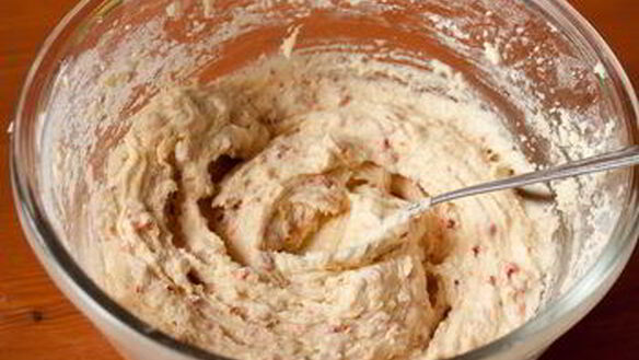 ШАГ 3. капкейки с клубничным кремом