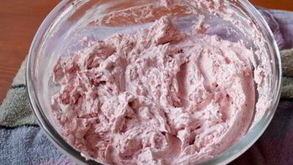 ШАГ 10. капкейки с клубничным кремом