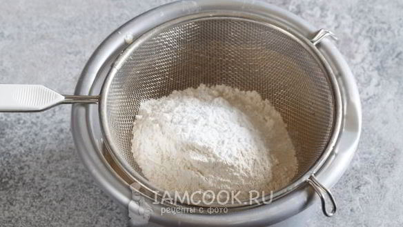 ШАГ 5. капкейки с клубникой