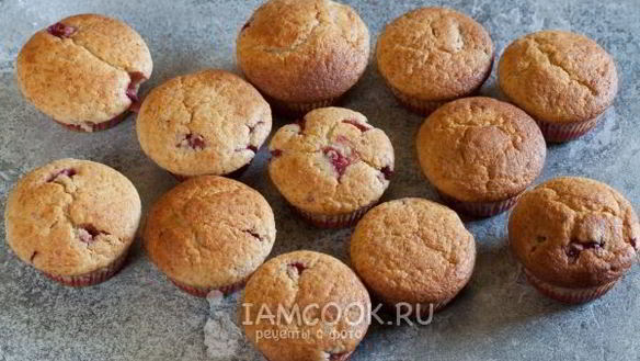 ШАГ 9. капкейки с клубникой