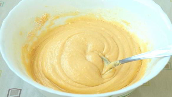 ШАГ 5. кекс с кизилом на сгущенке