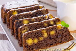 Кекс с марципаном и клюквой