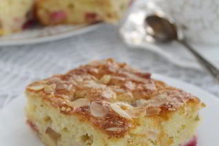 Кекс с ревенем и пудингом