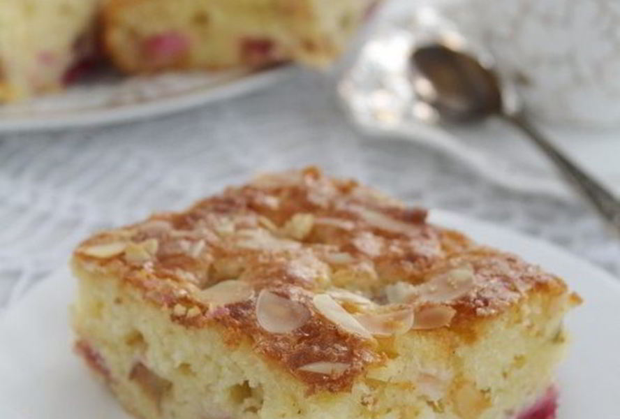 Кекс с ревенем и пудингом