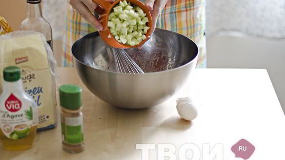 ШАГ 3. кексы из цельнозерновой муки с яблоками и пеканом