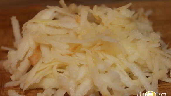 ШАГ 2. кексы удивительные с творогом, курицей и яблоком