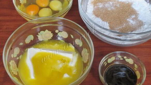 ШАГ 3. кофейный кекс с целым бананом